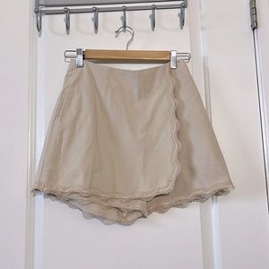 Brand new skort with lace detailing